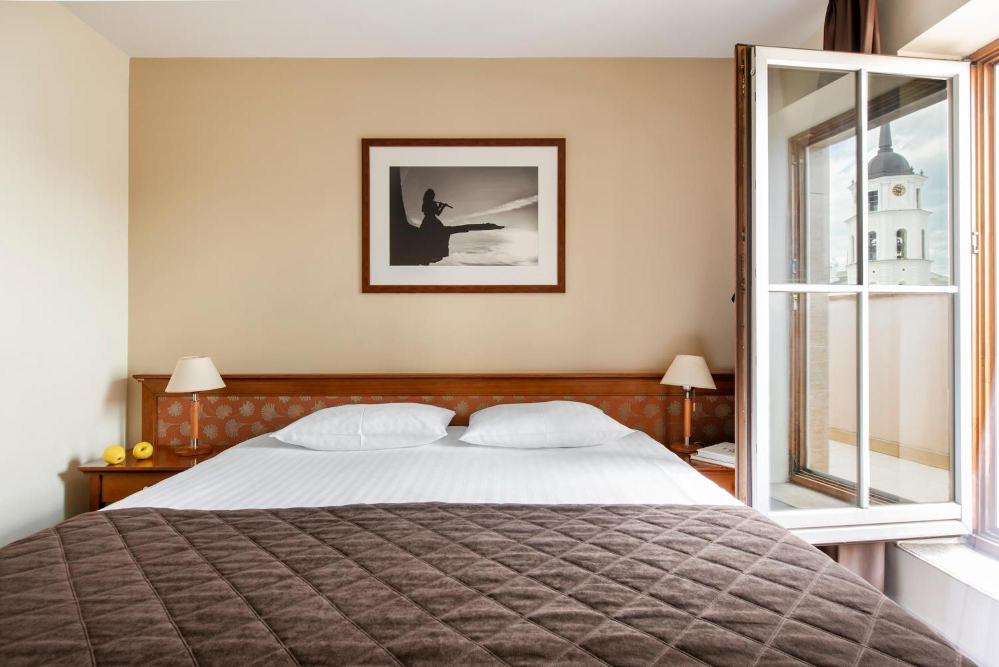 Amberton Cathedral Square Hotel VNO Exterior foto